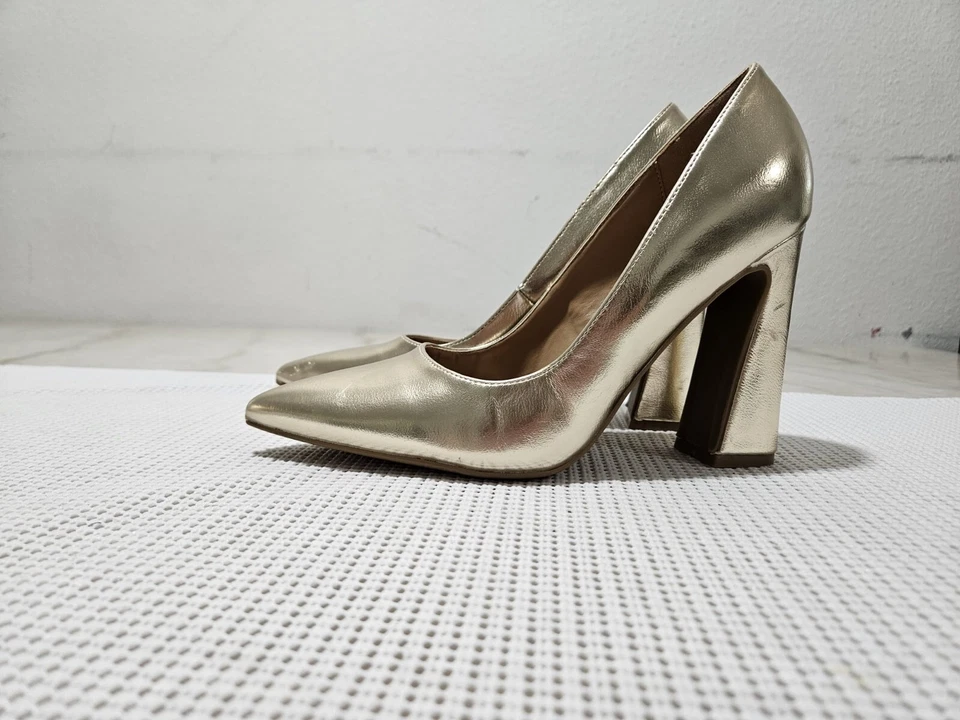 Salto alto feminino Anne Michelle tamanho 8 biqueira pontiaguda dourada bloco robusto - Imagem 4 de 4