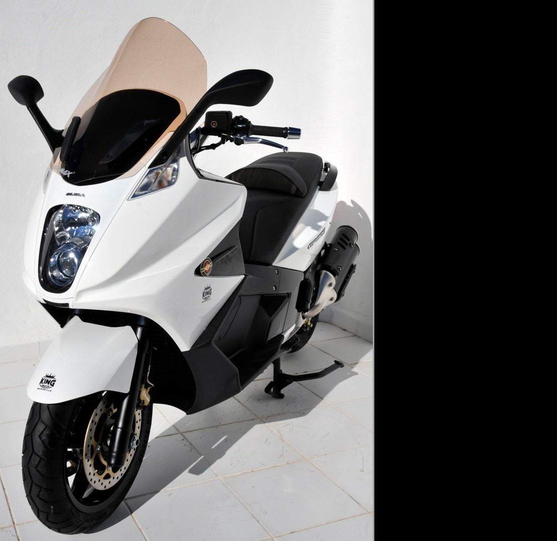 Bulle Ermax Aeromax 58cm pour scooter Gilera GP 800 de 2008 à 2023 coloris noir foncé