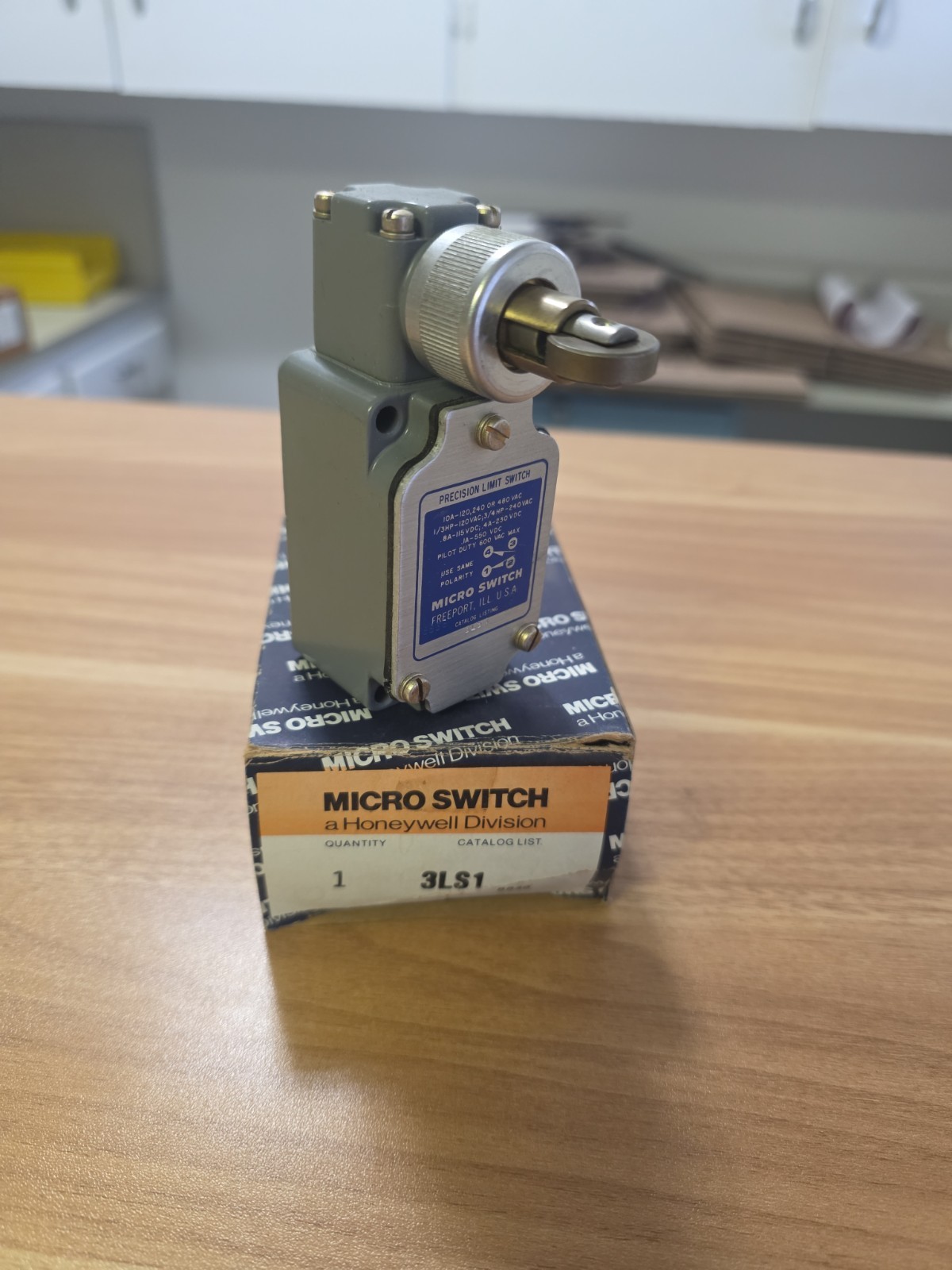 NOS Honeywell 3LS1 Limit Switch