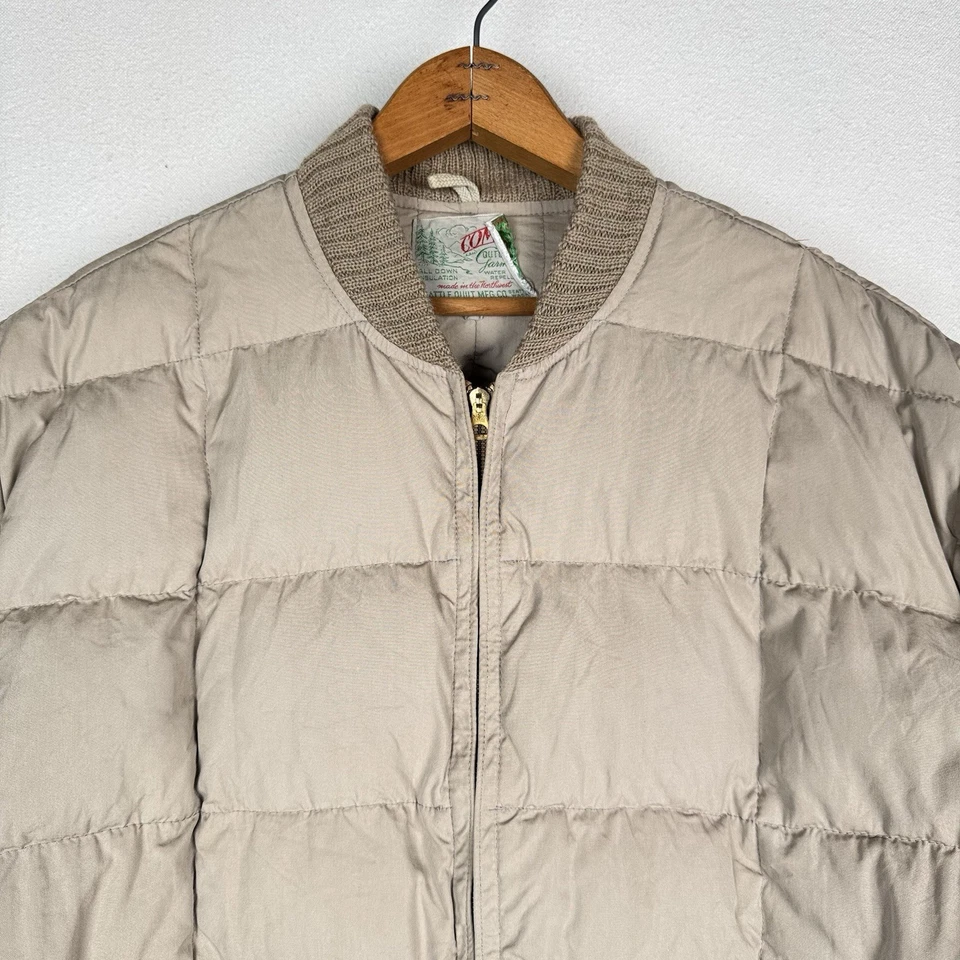 Cómoda chaqueta mediana aislante de plumón vintage acolchada Seattle de los años 50-60 repelente al agua Foto 3 de 4