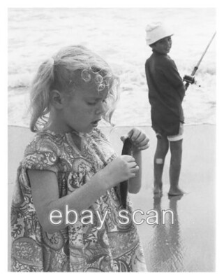 FAMILY AFFAIR ANISSA JONES BEACH CANDID 8X10 PHOTO 75 | eBay