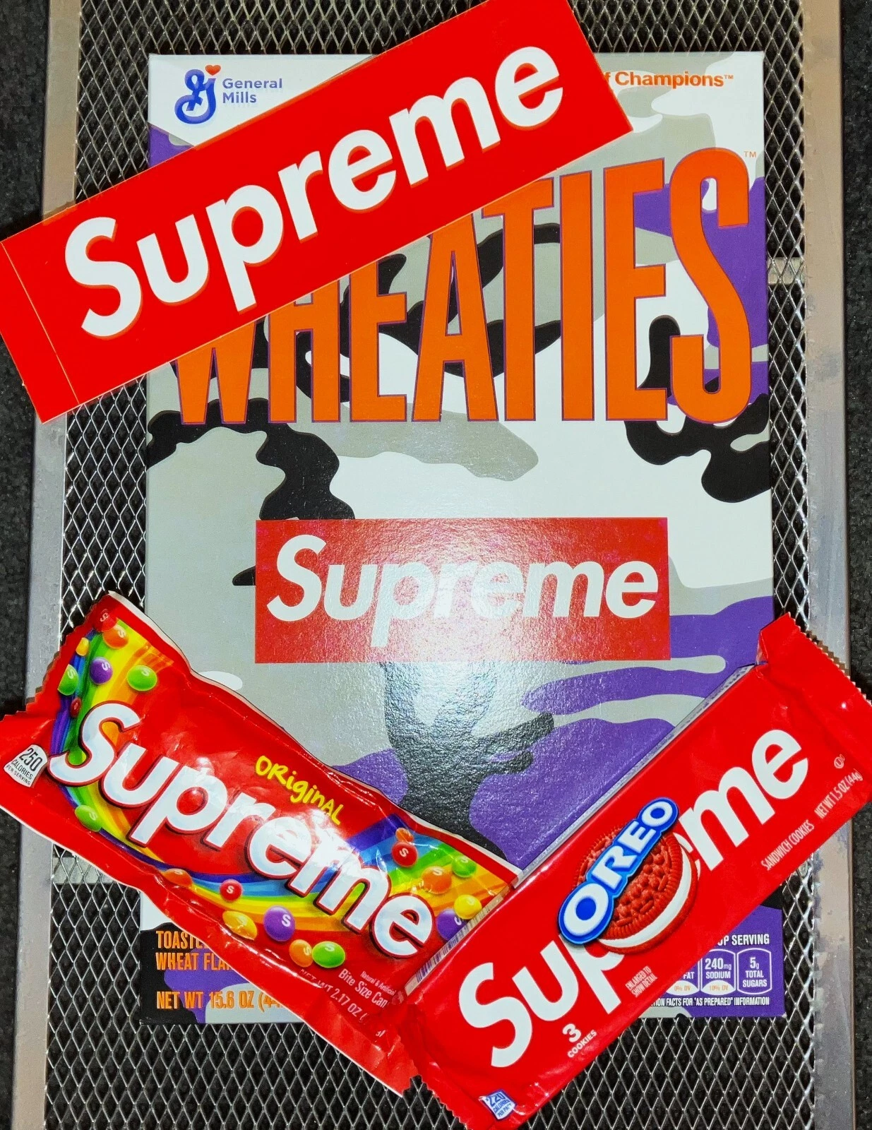 Lot d'accessoires Supreme   Wheaties / Oreos / Skittles / boîte logo autocollant