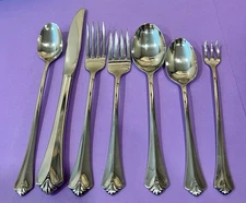 7pc Place Setting(s) Oneida Distinction Deluxe Stainless WESTGATE ROYAL CREST