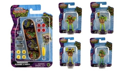 Nickelodeon Tales of the Teenage Mutant Ninja Turtles Mini Figures + Fingerboard