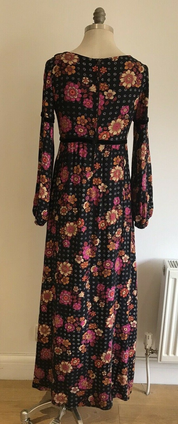 Stunning Vintage Floral 70s Maxi Dress,  (17.5" pit to pit, waist 14.5" across) 5