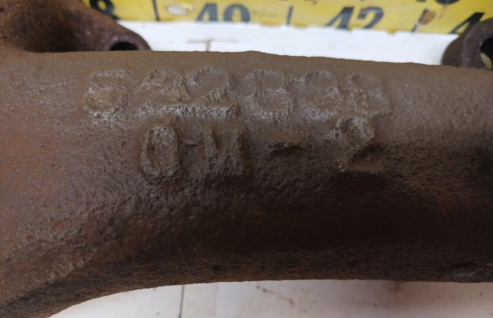 Colector de escape de motor usado OEM GM mano derecha 287 522838 1955 Pontiac (M26) Foto 3 de 4