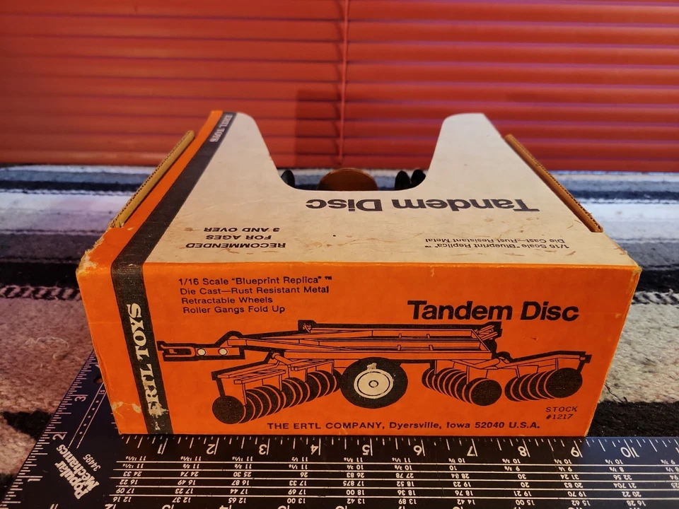 Ertl Allis Chalmers Orange Tandem Disc 1/16 diecast farm implement replica - Image 3 of 4