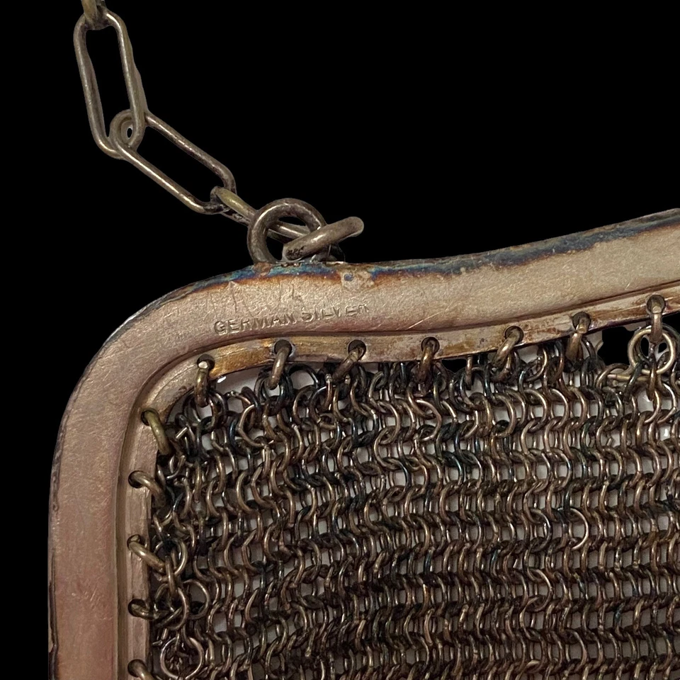 Cartera de malla metálica con solapa Art Deco con eslabones de correo de cadena de plata alemana de colección Foto 3 de 4