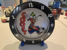 Vintage Disney Goofy Backwards Clock 5.25" Dia. Runs Reverse Works Great Tested