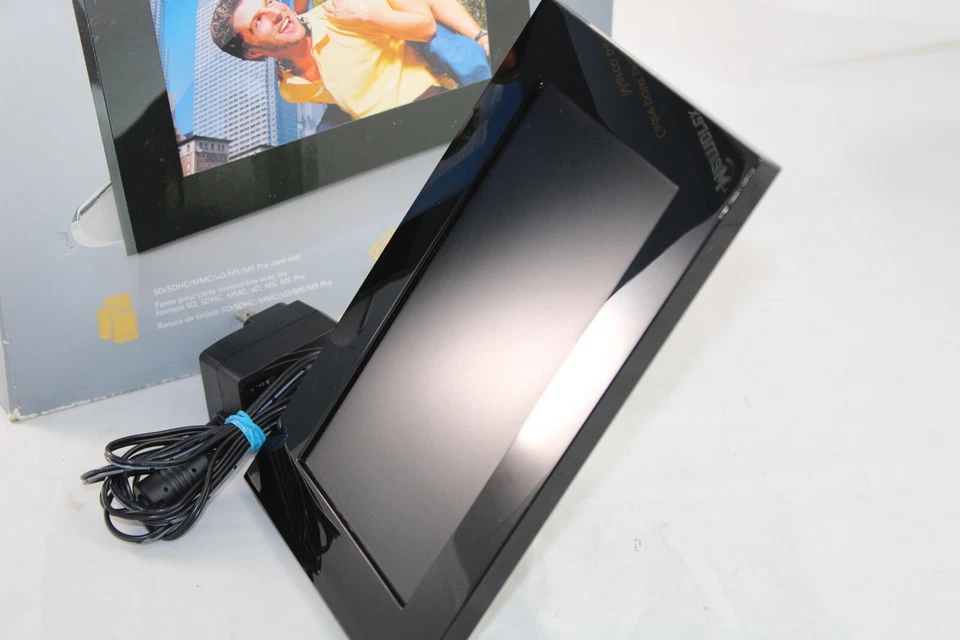 Digital Photo Frame 7-Inch Widescreen TFT LCD Display Black Memorex MDF0738 - Image 2 of 4