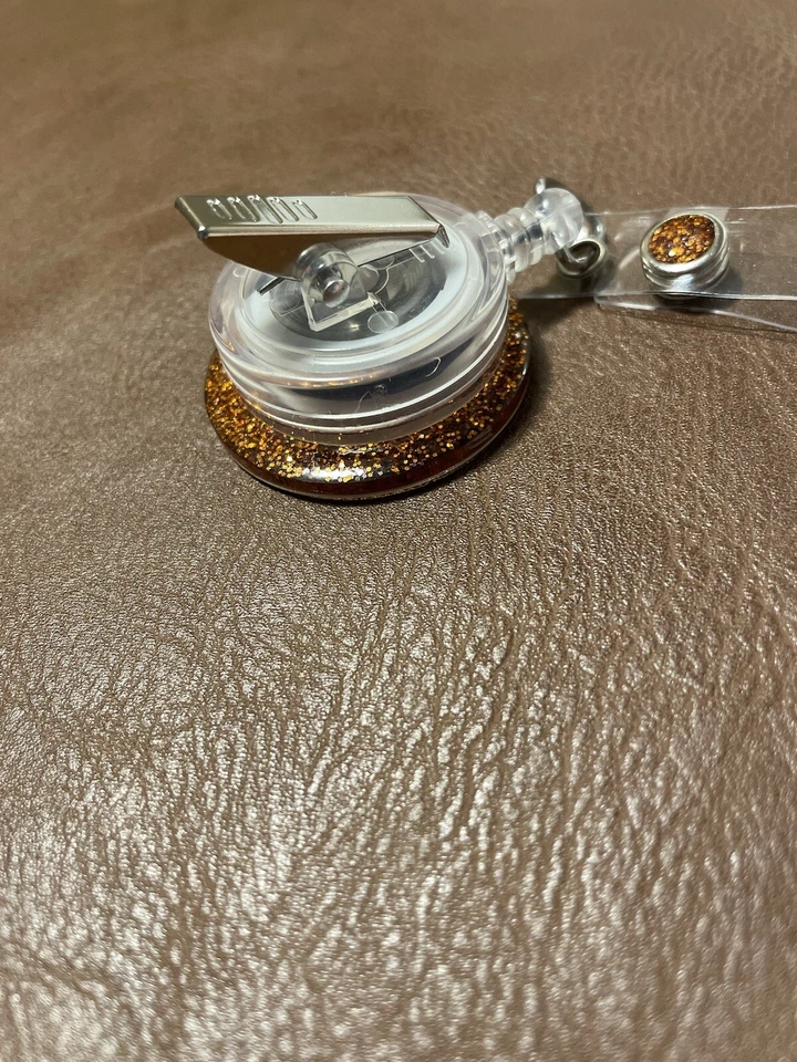 Carrete de insignia retráctil de calabaza de otoño brillante Foto 3 de 3