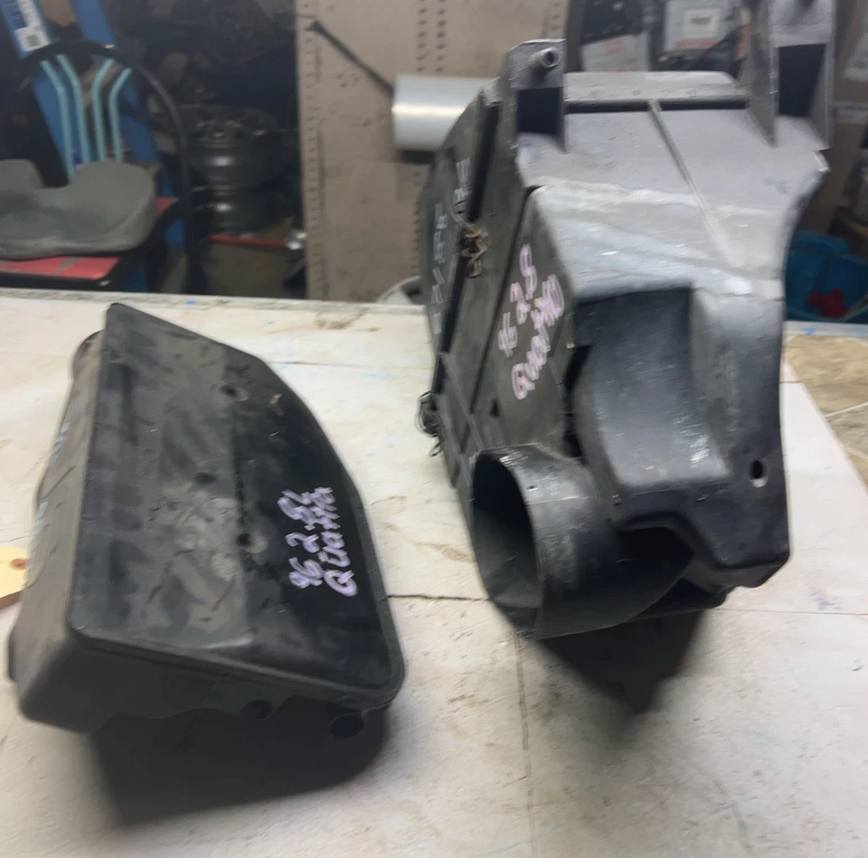 AUDI A6 1995-1998 1992-94 AUDI S4 Limpiador de admisión de aire Caja de filtro Conjunto de carcasa Foto 3 de 4