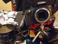 Canon EOS Digital Rebel XSi / EOS 450D 12.2MP Digital SLR Camera - Black (Kit w/