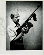 1977 Press Photo Dr. Wayne Dunning, Holding Gun - lra19915