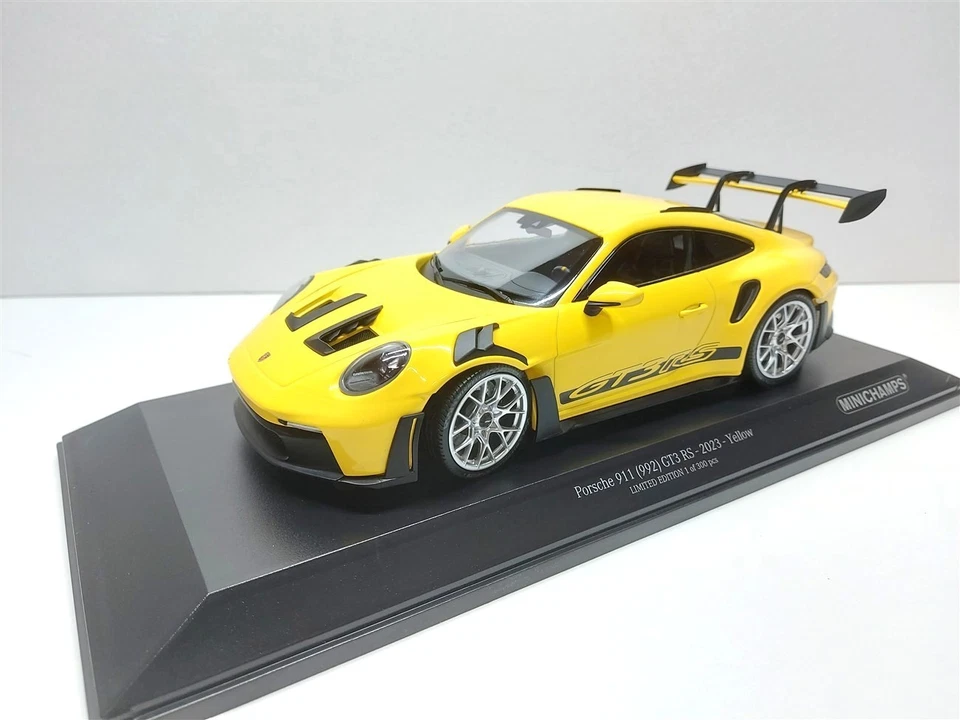Porsche 911 (992) GT3 RS Giallo del 2023 - 1/18 Minichamps Limited 300 pcs - Immagine 3 di 4