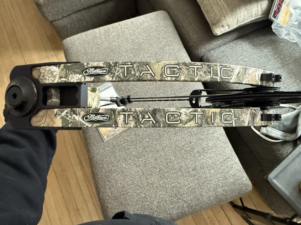 Mathews Tactic 右握复合弓迷彩 70 磅。 28英寸拉长 — 第 3/4 张图片