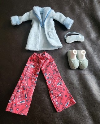 Bratz Doll Slumber Party Cloe 1st Edition Hausschuhe, Morgenmantel, Hose, Maske, KEINE PUPPE