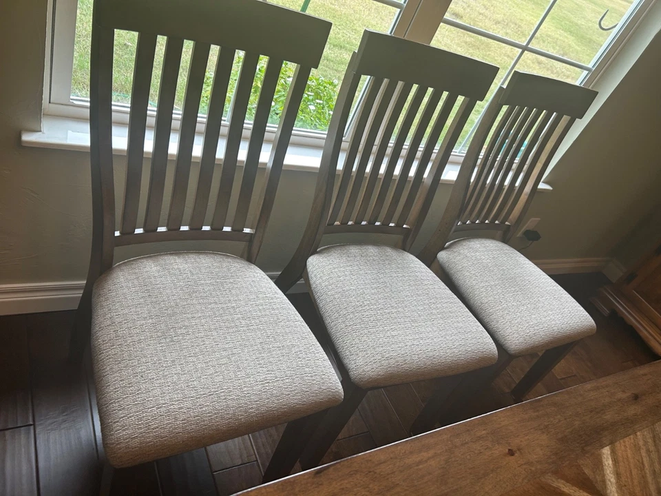 Elegant Oak Dining Set topped with a Chevron Geometric Pattern and Burl inlays - Image 2 of 4