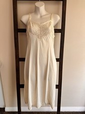 Vintage Cream Wonder Maid Non Cling Nylon Slip Dress Size 34 USA MADE