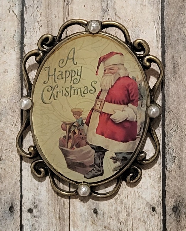 Vintage Gildtone Metal Christmas Santa Claus Pendant. Holiday, Old Saint Nick.