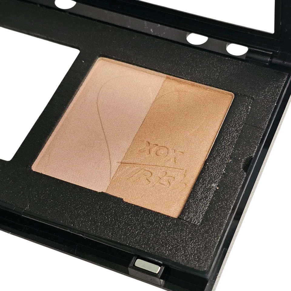 Trish McEvoy Refillable Medium Page Bronzer Highlighter Finishing Powder Palette - Image 4 of 4