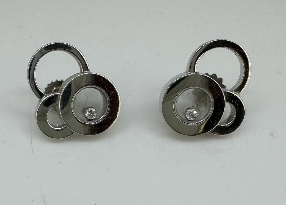 Diamantes Chopard Happy Bubbles de oro blanco de 18 quilates Foto 2 de 4