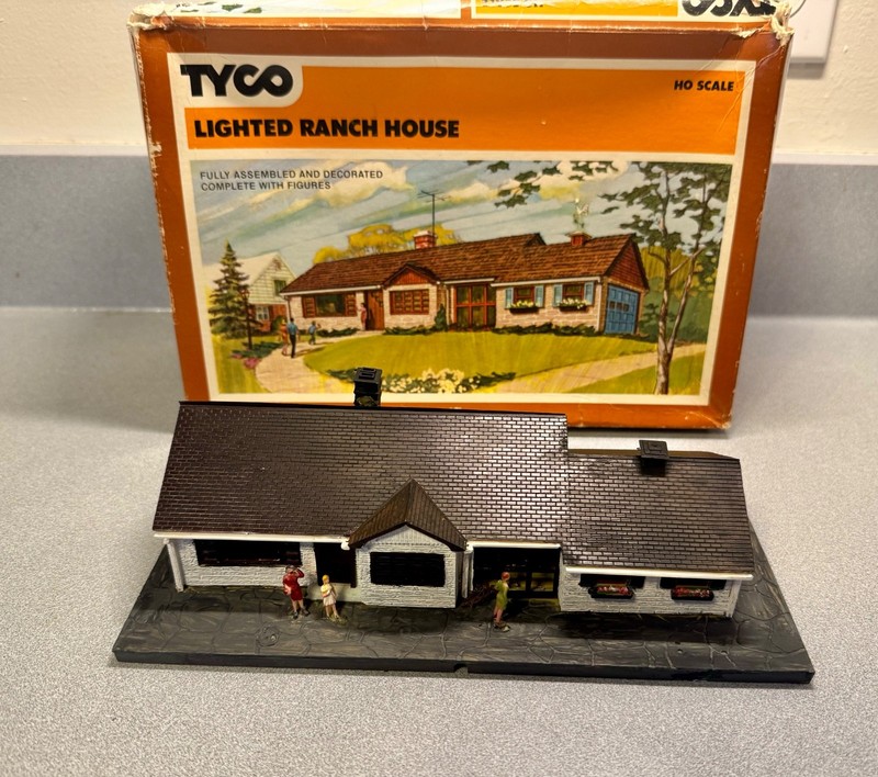 Tyco HO Scale Lighted Ranch House TYC944:700