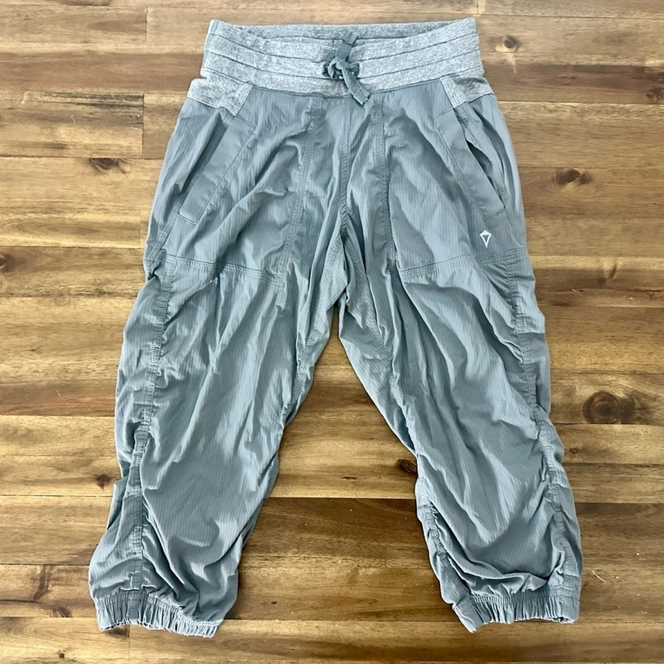 Pantalones Cortos Ivivva by Lululemon Gris Live To Move Dance Studio 10 Foto 2 de 4