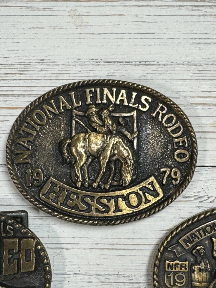 Lote 3 hebillas de cinturón de latón vintage de las finales nacionales Rodeo Hesston 1978/1979/1981 Foto 3 de 4