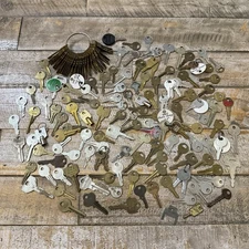 Vintage Keys Lot Variety Of Sizes Types Brands Doors, Desk, PadLock 2.8 Lbs #4