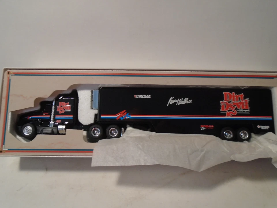  ERTL #3870 ROSA BLANCA COLECCIONABLES KENNY WALLACE DIRT DEVIL TRANSPORTER 1/64 Foto 2 de 2