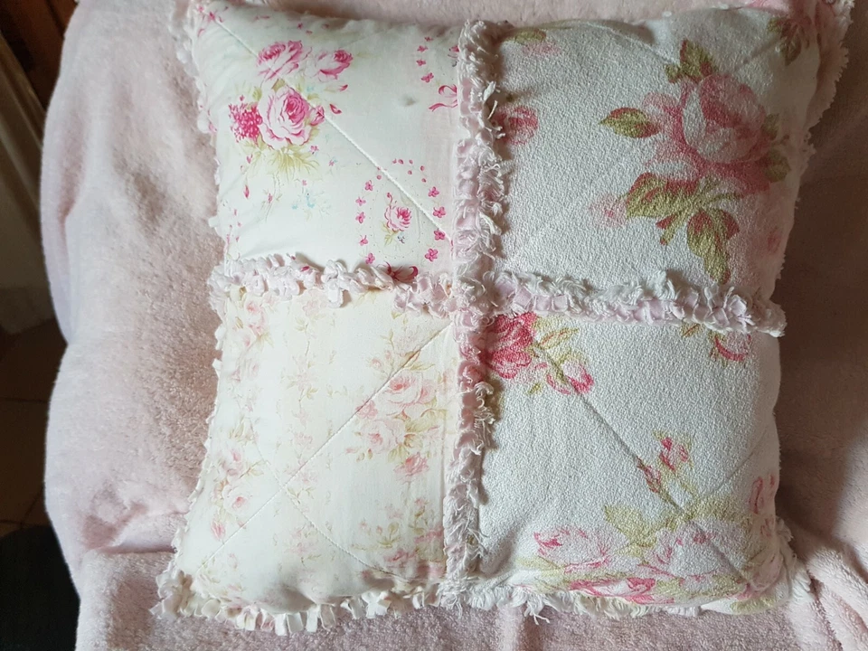 COUSSIN SHABBY CHIC PATCHWORK - Photo 1/3