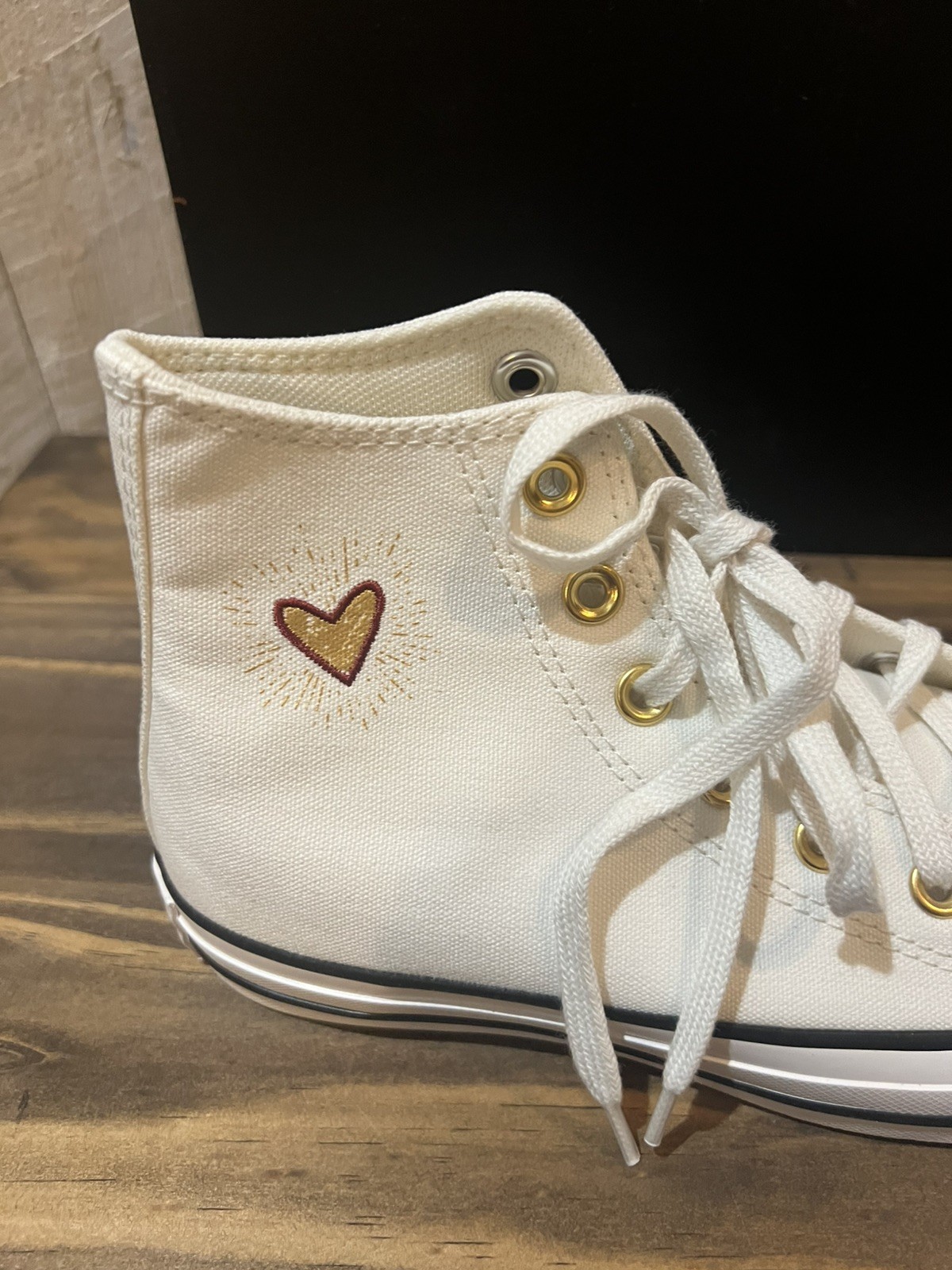 NEW in BOX Women's CONVERSE Hearts Valentine's Day All Star Shoes A05139F White thumbnail 4