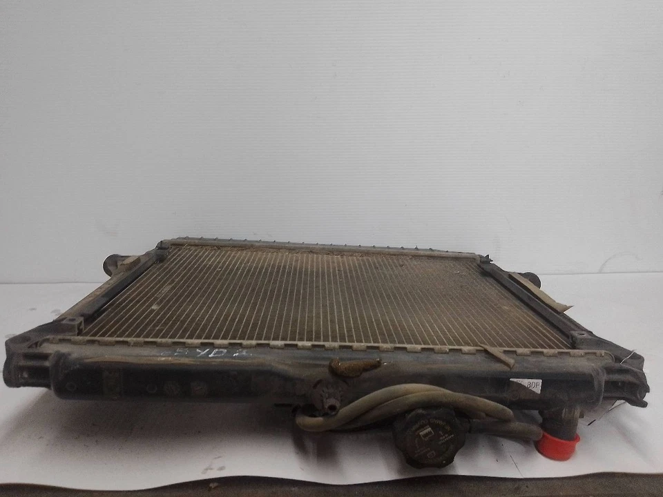 Radiator from 2006 Chevrolet Colorado Manual Transmission 11515232 - Image 4 of 4