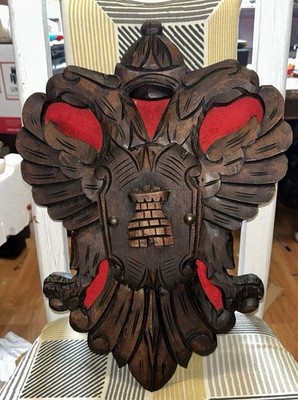 Antikes französisches Wappen aus geschnitztem Holz 40 Cm H