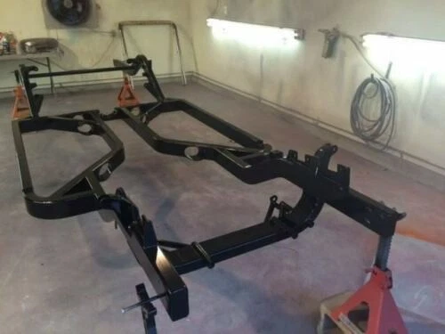 An Art Morrison GT tub chassis replaces the original 1963 Thunderbird frame.