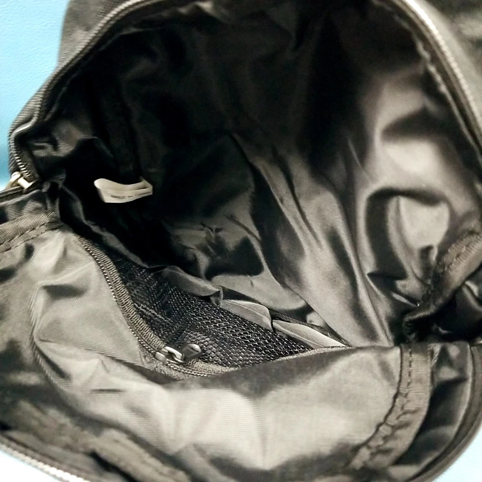 Carhartt 经典黑色迷你帆布背包休闲男女通用旅行包 — 第 3/4 张图片