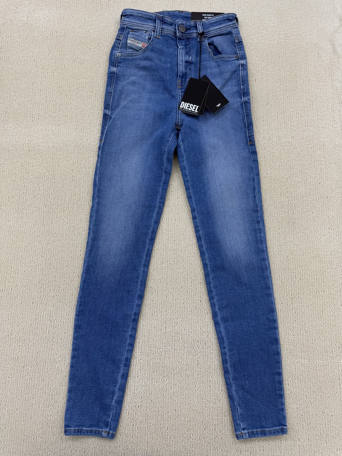 Jeans ajustados de tiro alto Diesel para mujer W24 azul nuevo con etiquetas
