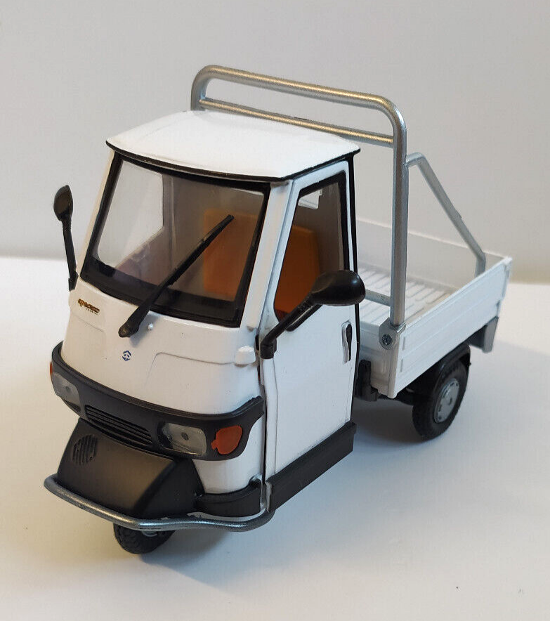NEW RAY 1:18 DIE CAST MOTOCARRO APE PIAGGIO CROSS COUNTRY 50 BIANCO ART  68035B