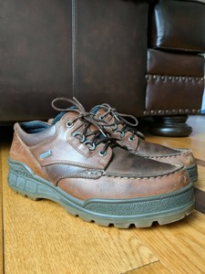 ecco men's track ii low