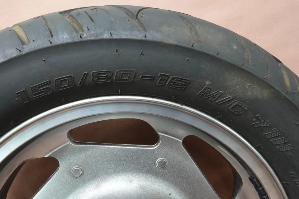 Шина обода переднего колеса 2002-2008 Kawasaki Vulcan 1600 Classic VN1600 150/80-16 - Изображение 3 из 4