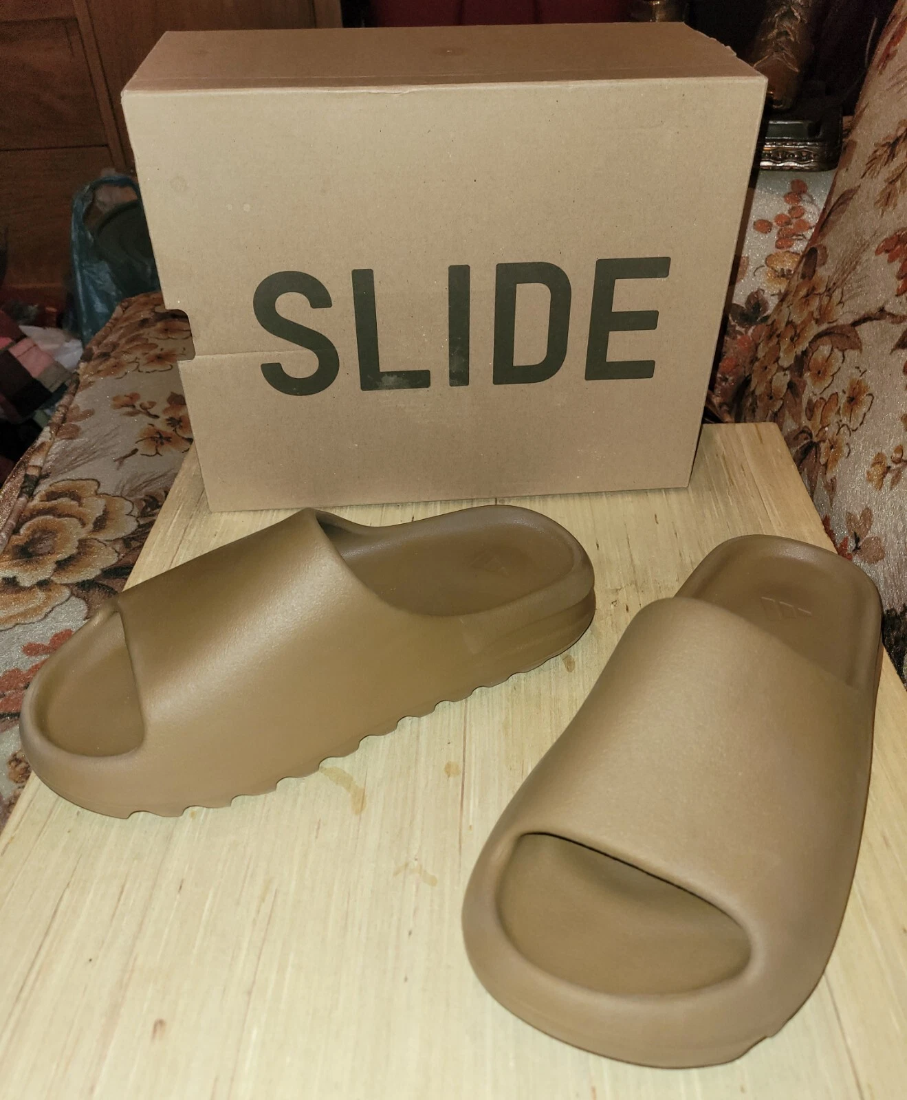 YEEZY ADIDAS Slides US 9 GX6138 Tan Ocre con scatola