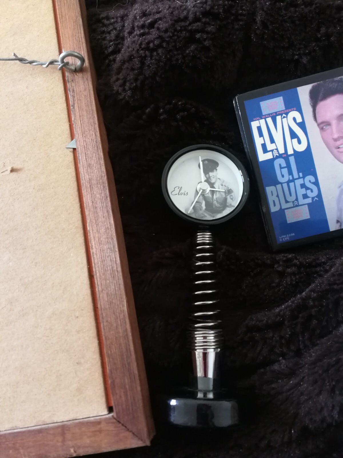 ELVIS PRESLEY MEMORABILIA Job Lot Mirror Desk Clock