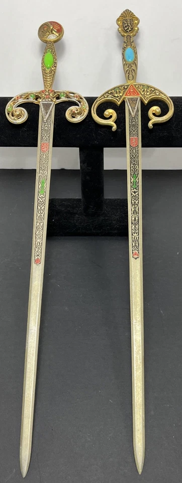 Lote de 2 espadas de recuerdo Walt Disney World The King's Gallery 18" extremadamente raras - Imagen 2 de 4