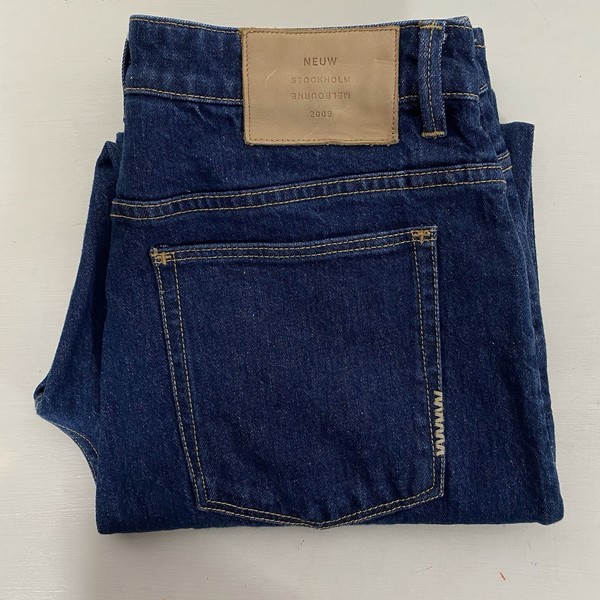 Neuw Womens Lola High Rise Mom Stretch Jeans Size 10 Very Good JO207