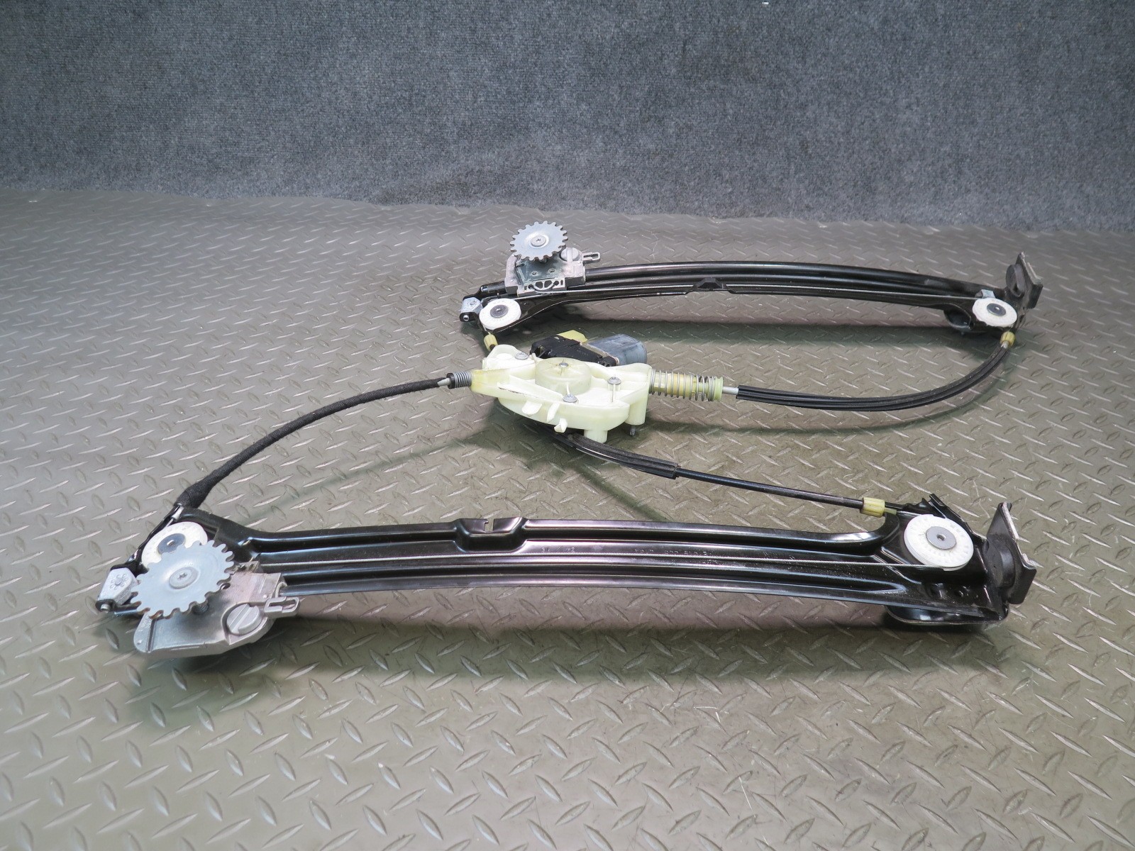 Maserati Ghibli 2014-2020 FRONT+RIGHT Window regulator