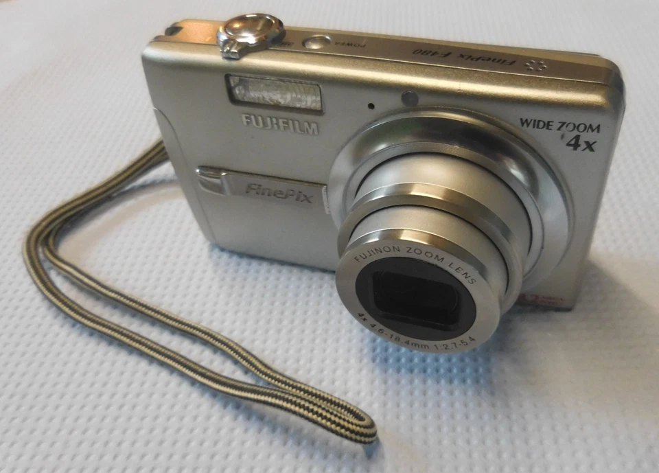 Fujifilm FinePix F480, 8.2MP, 4x Zoom, 2.7" LCD-Monitor, gebraucht