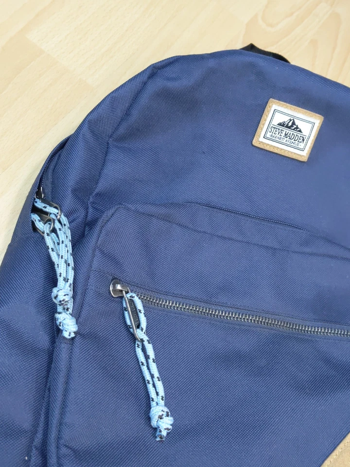 Steve Madden 纯色尼龙经典背包 均码 蓝色 - 一个拉链损坏 阅读 — 第 4/4 张图片