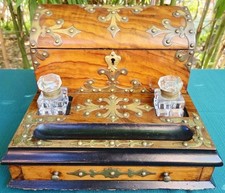 Scrivania antica da appoggio in noce con calamai in cristallo 