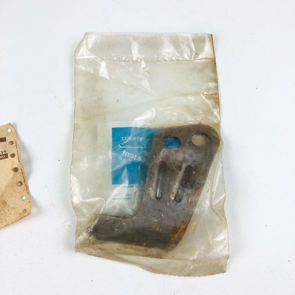 AMC Jeep 53001083 Support for Exhaust Pipe Automatic Trans OEM NOS 1981-86 Foto 3 de 4